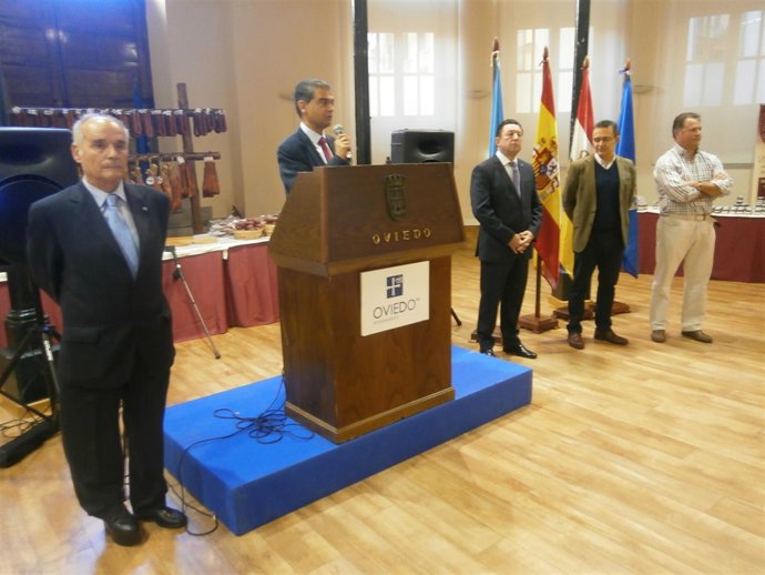 Inauguración feria artesanía riojana en Oviedo