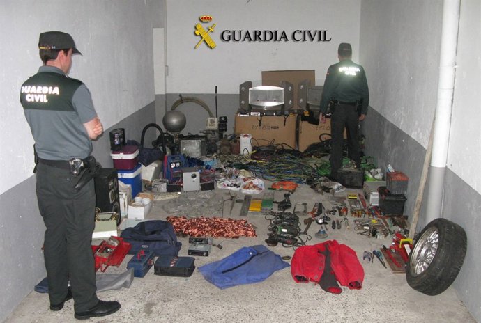 Efectos de robos en la zona de Cambados