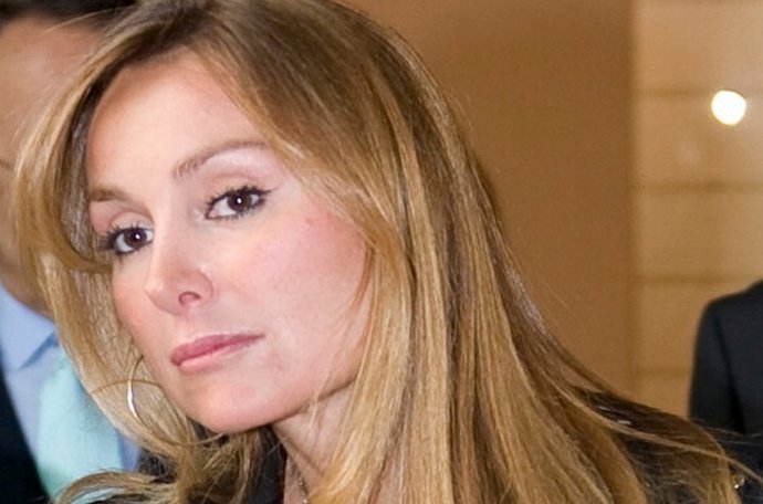 Esther Alcocer nueva "jefa" de Bill Gates 