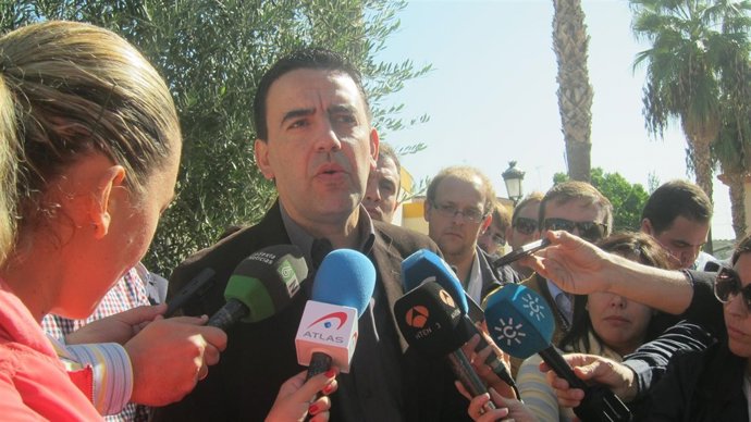 El secretario general del PSOE-A, Mario Jiménez, en Bollullos Par del Condado.