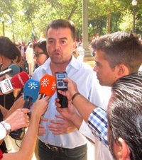 Maíllo cree que el PP "pierde los papeles" por el "espectáculo lamentable" de alcaldes en Málaga con Díaz