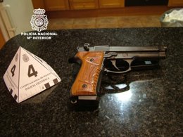 Pistola detonadora intervenida a la banda desmantelada en Reus