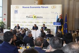 Carlos Príncipe presenta a Alfonso Rueda en un desayuno