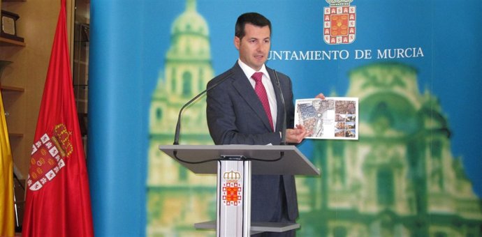 El concejal de Urbanismo y Vivienda, Juan Antonio Bernabé, presenta presupuestos