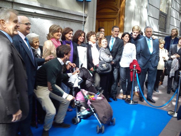 Botella durante el acto de homenaje