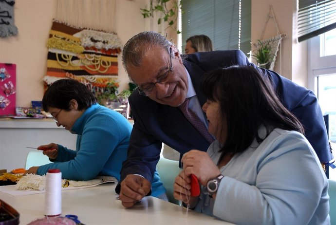 El consejero, en un centro ocupacional