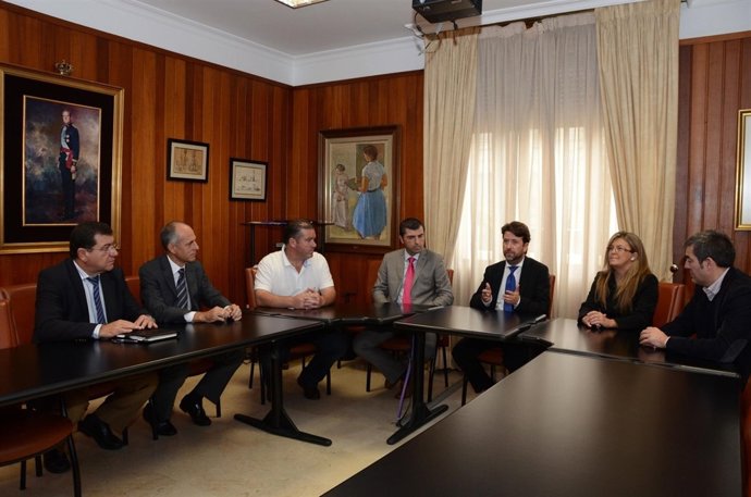 Reunión con los partidos políticos