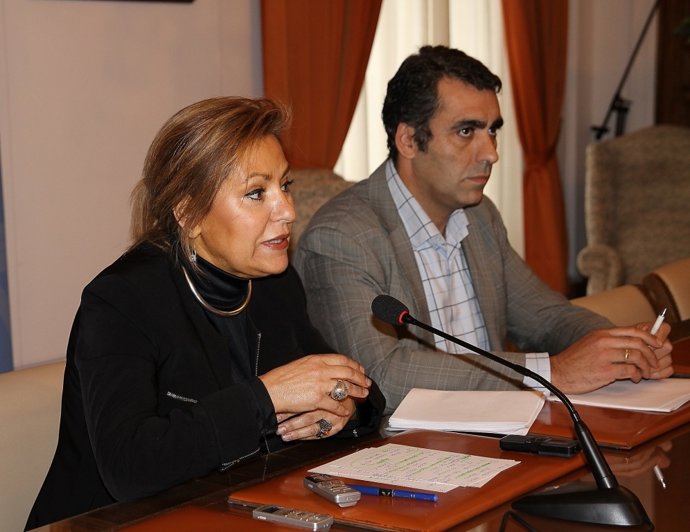 La alcaldesa (I) y el concejal  de Obras