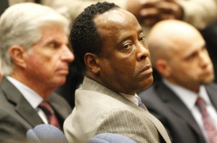 Conrad Murray preparado para uno de sus juicios en el caso de Michael Jackson