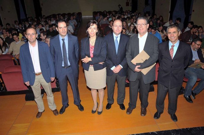 Ceballos y Navas (Centro) en la inauguración