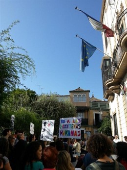 Protestas por la deportación de la niña gitana en Francia
