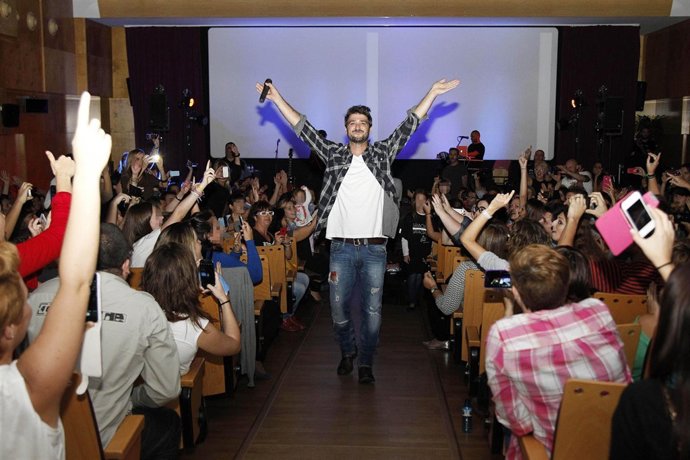 Antonio Orozco en Barcelona durante un concierto benéfico