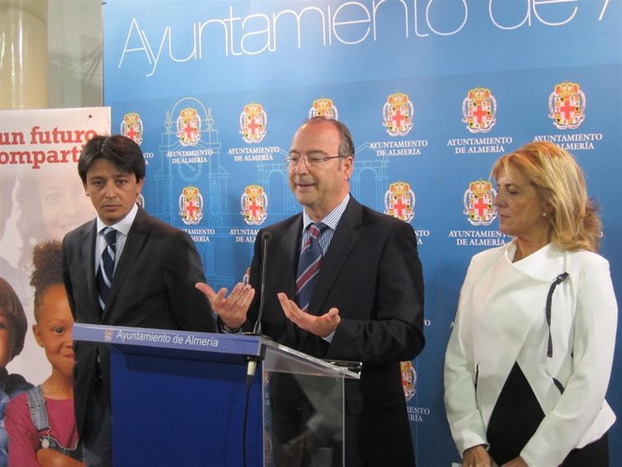 El alcalde presenta las actuaciones en materia social del Plan Urban