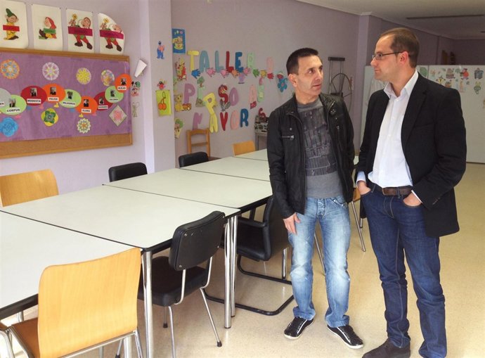 Luena visita las oficinas de servicios sociales de Aldeanueva