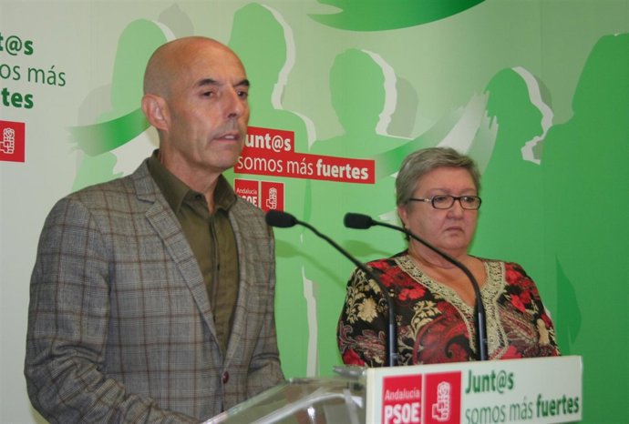 Hurtado y Flores en la rueda de prensa