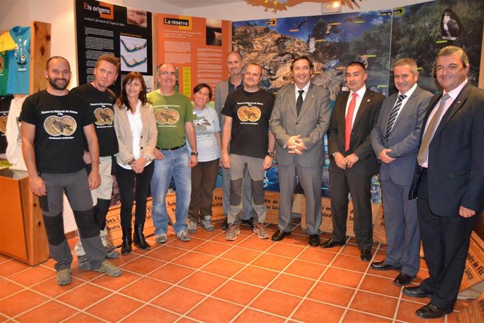 El conseller Josep Maria Pelegrí con el Grupo Natura Freixe