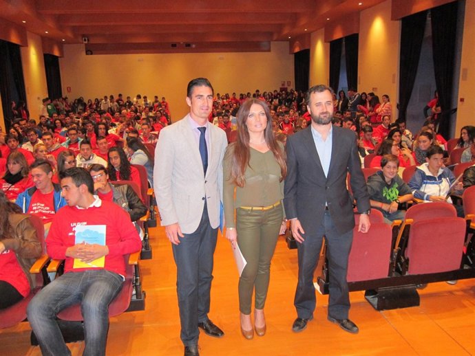 Palomares (izda.) y Chacón (centro) en la inauguración de la gymkhana