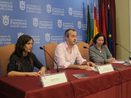 Carmen Larraz, Fermín Alonso y Estíbaliz Zubieta en la rueda de prensa
