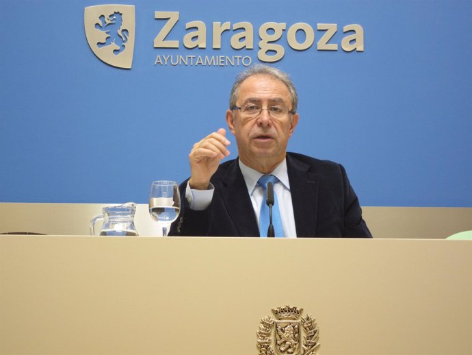 El vicealcalde de Zaragoza, Fernando Gimeno, en rueda de prensa