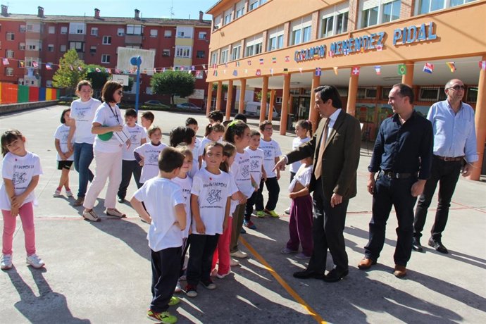 Visita del alcalde al colegio Menéndez Pidal