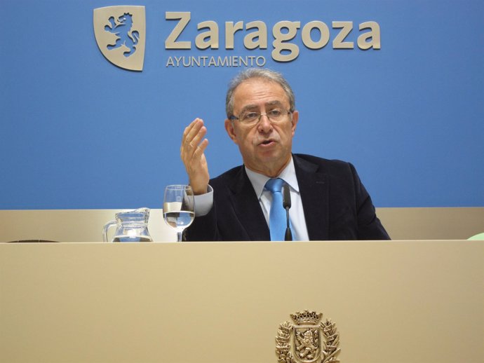 El vicealcalde de Zaragoza, Fernando Gimeno, en rueda de prensa