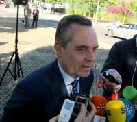 Bueno dice que la modificación presupuestaria para Tussam no es "extraña" y apunta a plan de saneamiento