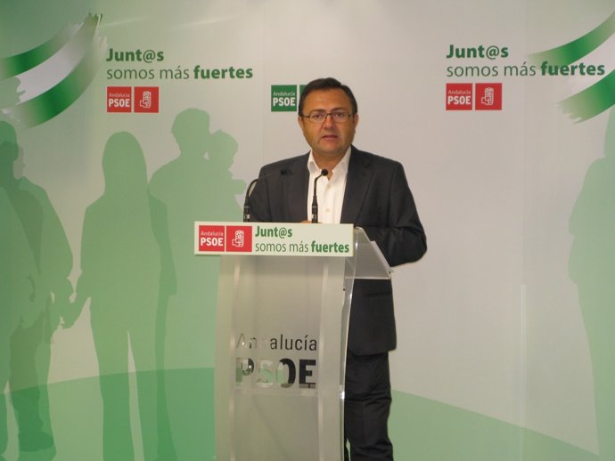Miguel Ángel Heredia en rueda de prensa PSOE málaga Andalucía diputado