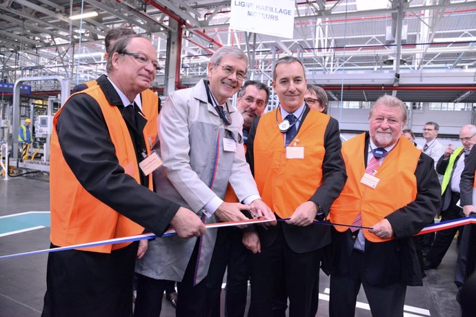 PSA inaugura la producción de un nuevo motor en Douvrin