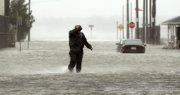 El huracán 'Sandy' avanza hacia el sur de Nueva Jersey