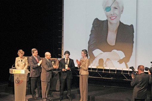 La infanta Elena entrega la <strong><strong>Medalla de Oro</strong> al Mérito Deportivo</strong>  <strong>María</strong> de Villota