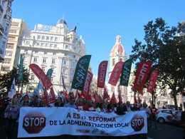 Concentración contra la reforma de la Ley Local