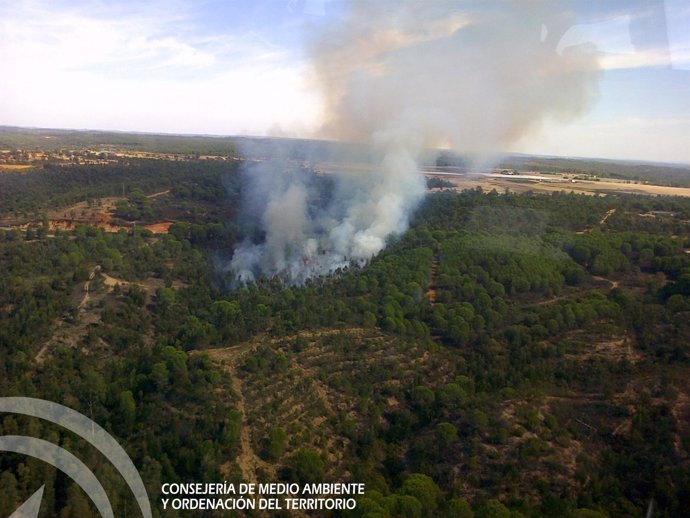 Imagen del incendio declarado en un paraje de Niebla, en Huelva. 