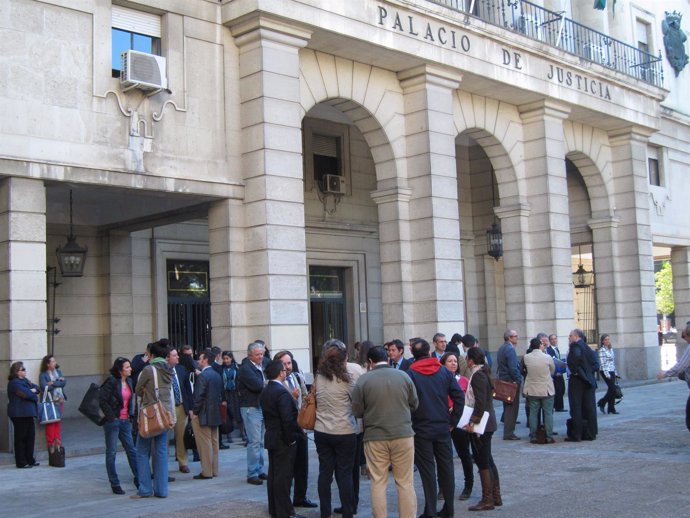 Concentración de abogados en Sevilla