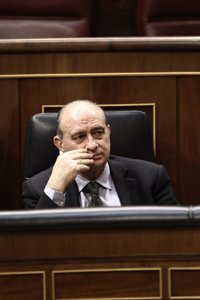 Fernández Díaz reprocha "el silencio cómplice" del PSOE en escraches al PP