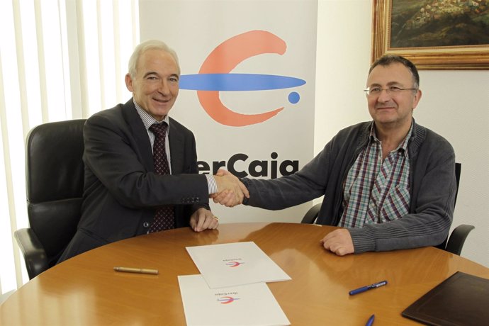Firma del convenio entre Ibercaja y Asezar este miércoles