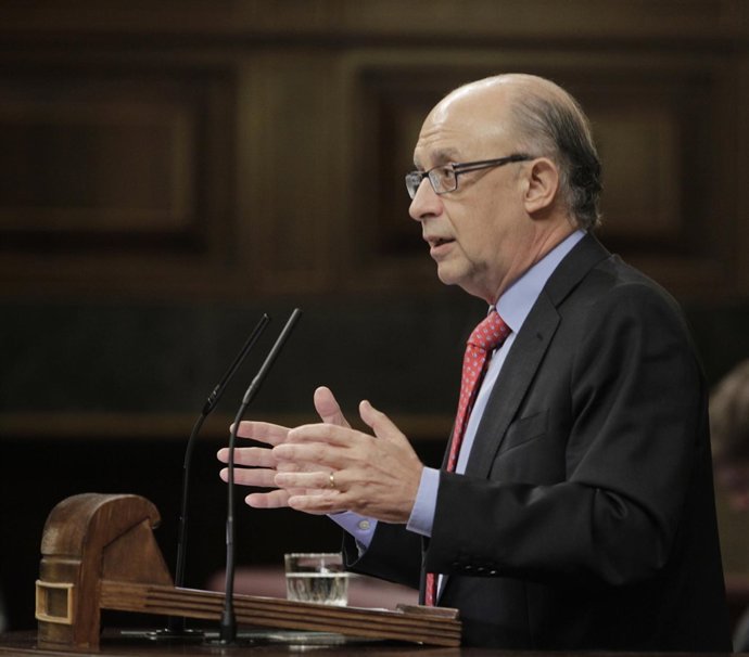 Cristóbal Montoro, ministro de Hacienda, en el hemiciclo