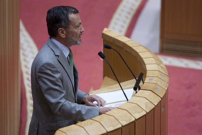 Agustin Hernández en el Parlamento de Galicia