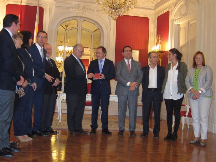 Moragues entrega en las Corts el proyecto de presupuestos