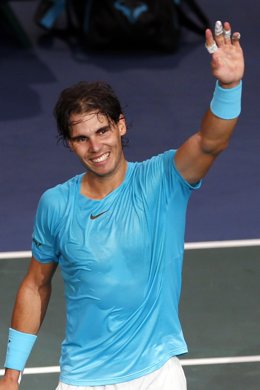 Rafael Nadal avanza en París