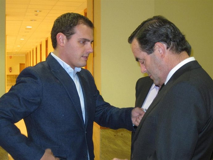Albert Rivera junto a José Bono en la Universidad de Salamanca