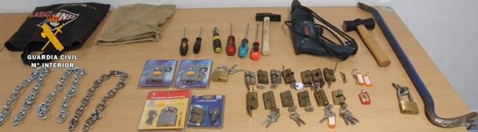 Herramientas y material intervenido