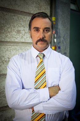 El actor Javier Cifrián con un bigote por Movember