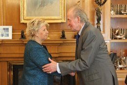 Ángeles Pedraza (AVT) con el Rey en Zarzuela
