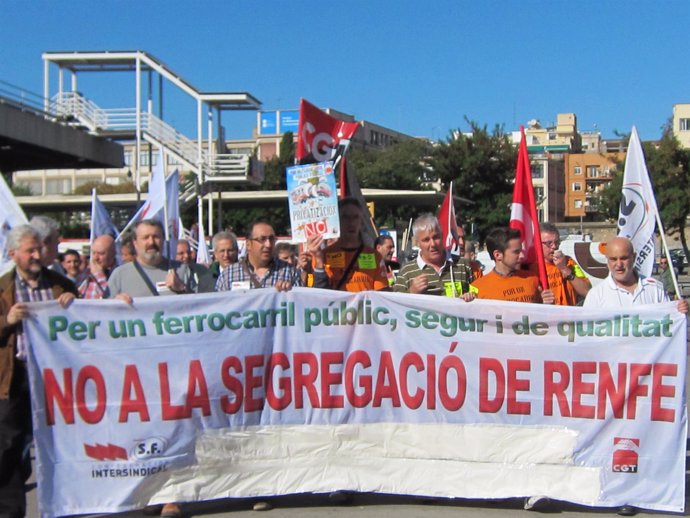Protesta de trabajadores de Renfe en Sants