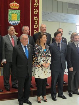 En el centro, la delegada del Gobierno en Andalucía, Carmen Crespo