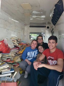 Recogida solidaria de libros en Carmona.