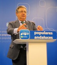 Zoido augura una subida de impuestos en 2014 porque "el PSOE-A se plegará a lo que quiera IULV-CA"