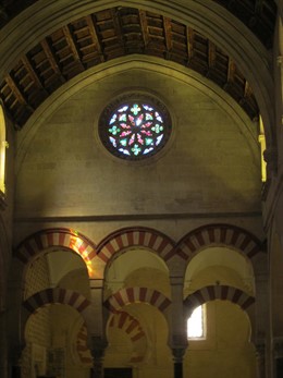 Interior de la antigua mezquita y Catedral de Córdoba