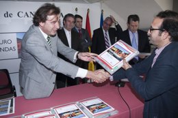 Francisco Rodríguez Argüeso En La Entrega De Llaves De 24 VPO En Ruiloba