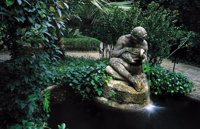 El Estanque De La Ninfa Del Jardín Botánico De La Concepción De Málaga